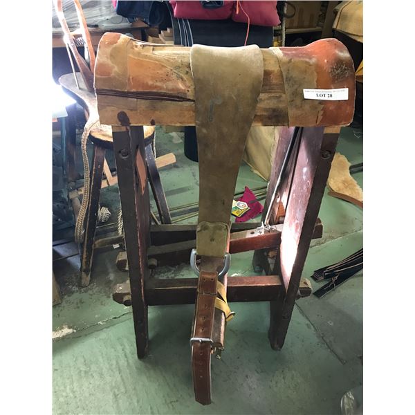 Saddle Horse w Belt