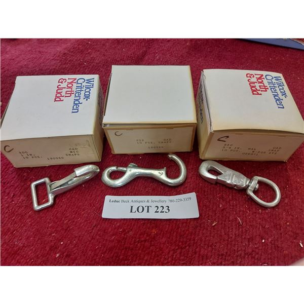 10 Swivel eye snaps, 10 saddle snaps, 10 open end snaps