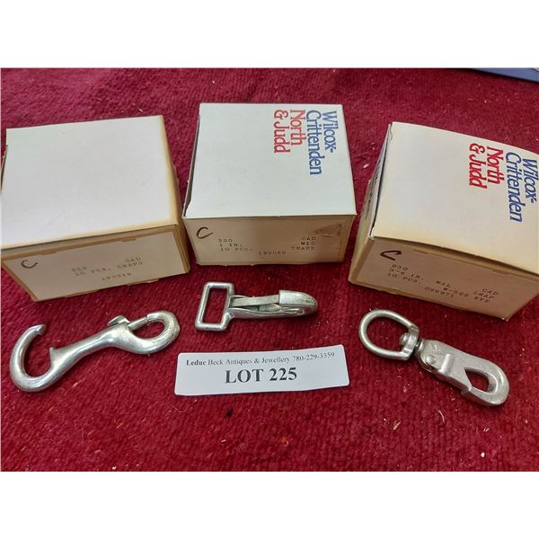 10 open end snaps, 10 swivel eye snaps, 10 saddle snaps