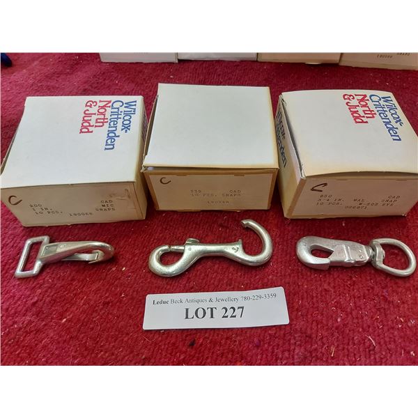 10 Swivel eye snaps, 10 open end snaps, 10 saddle snaps