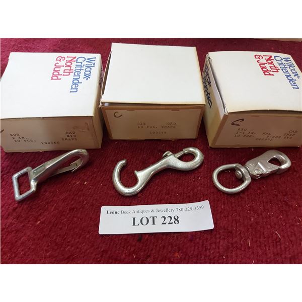 10 Swivel eye snaps, 10 saddle snaps, 10 open end snaps