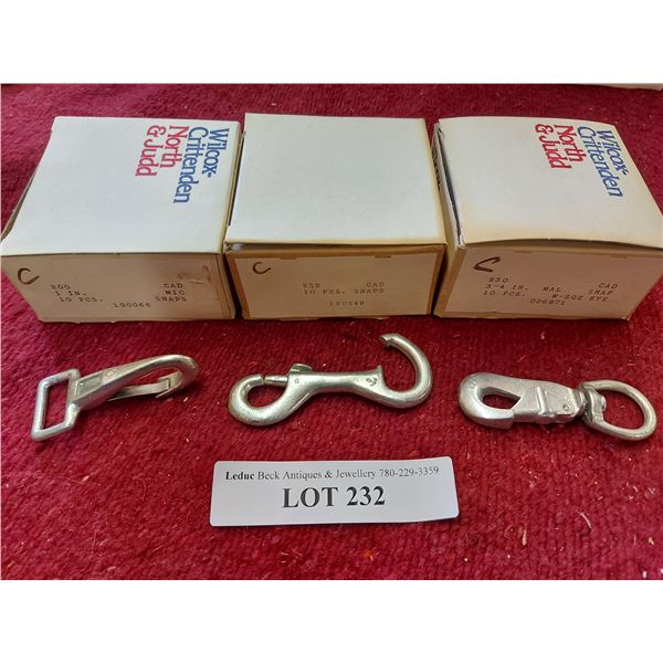 10 Swivel eye snaps, 10 open end snaps, 10 saddle snaps