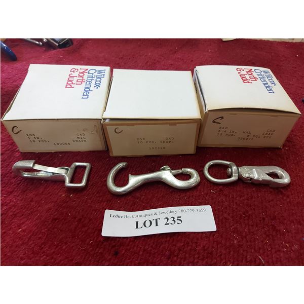 10 open end snaps, 10 swivel eye snaps, 10 saddle snaps