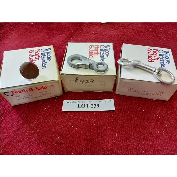 10 galvanized snaps, 10 swivel snaps, 20 polished nickel rosettes