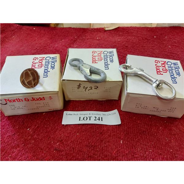 18 polished nickel rosettes, 10 galvanized snap, 10 swivel snaps