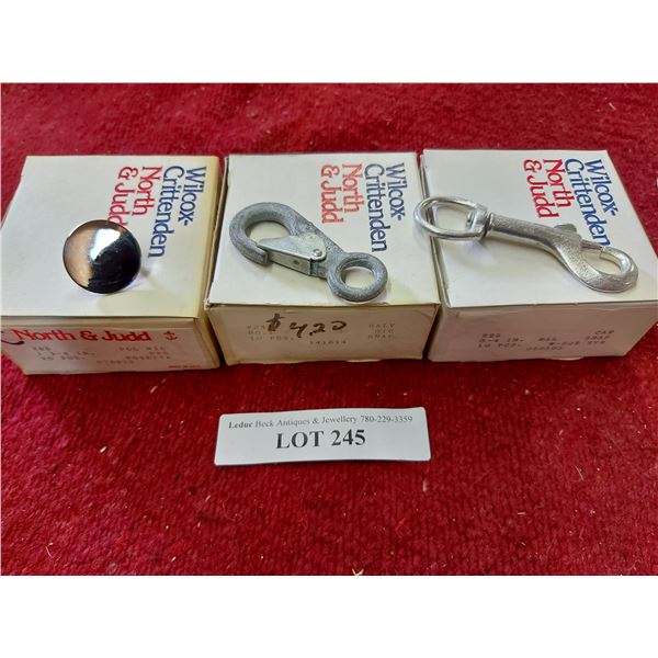 10 galvanized snaps, 10 swivel snaps, 20 polished nickel rosettes