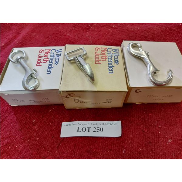 10 open end snaps, 10 saddle snaps, 10 swivel snaps