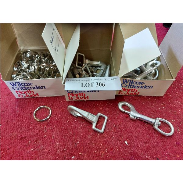 9 Swivel snaps, 10 saddle snaps, 10 key rings