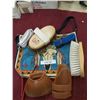 Image 1 : Starter Brush Set w Bell Boots, bag