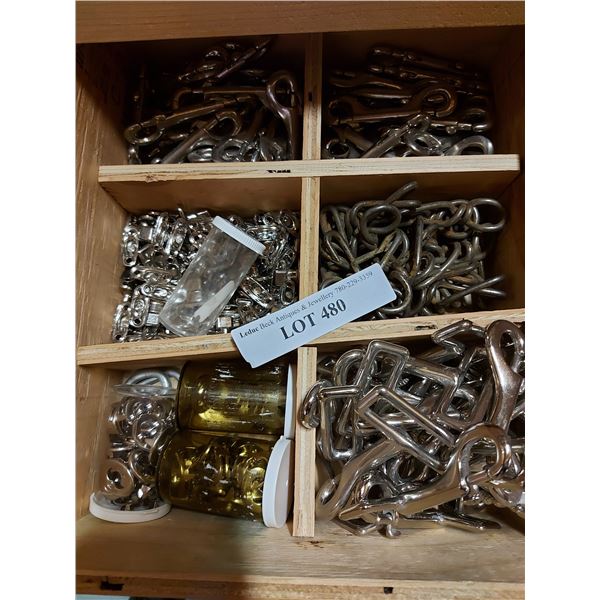 Huge asst of blanket clips, dbl ended snaps and fasteners