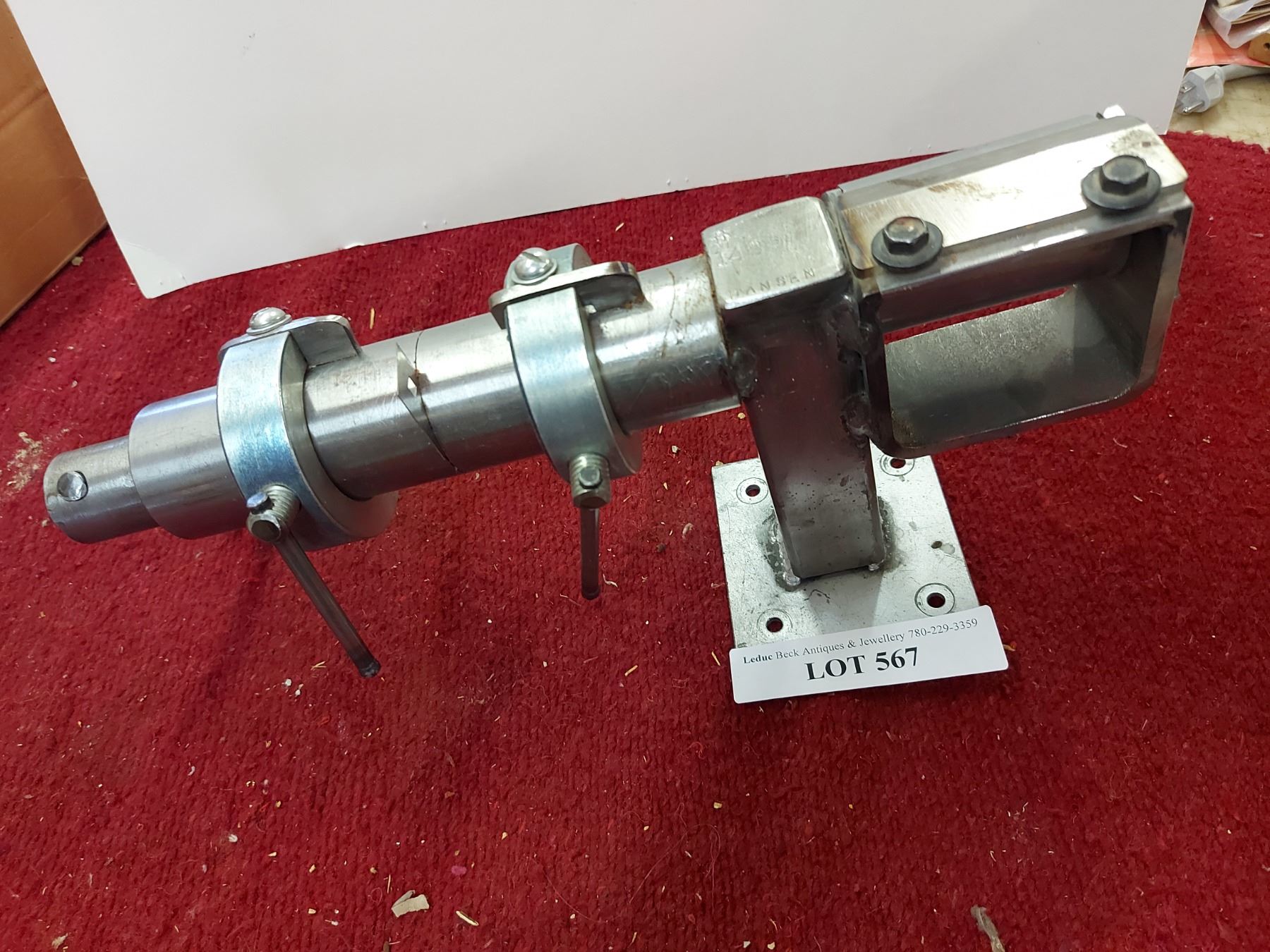 Hansen string cutter with razor blade