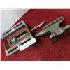 Image 3 : Anvil & vice