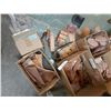 Image 5 : 2 boxes pre-cut and scrap leather pieces with patterns