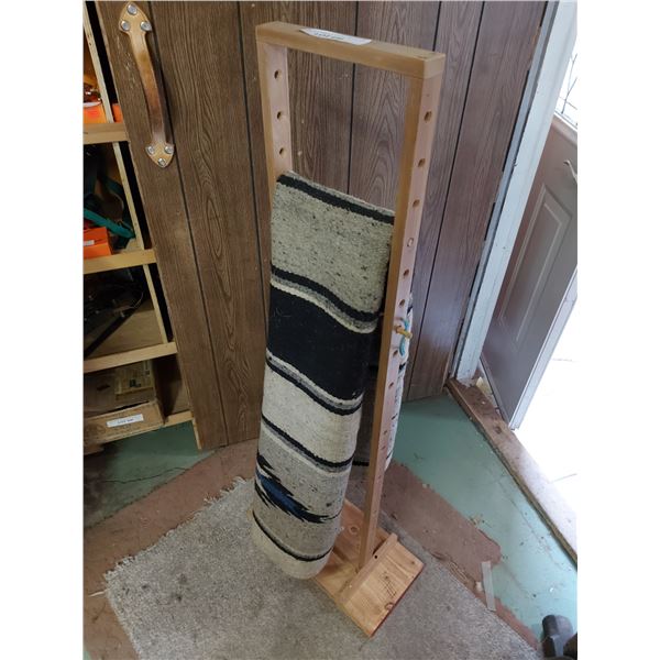 Adjustable wood cinch weaving frame and horse blanket