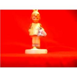 (HUMMEL)GOEBEL SMALL  FIGURINE(LITTLE GARDNER) #2346512