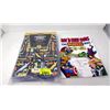 Image 1 : Marvel Drawing Book & 1 Pack of Comic Sleeves