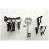 Image 1 : 8 Piece Lot of Metal Brackets and Large Keys