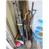 Image 1 : 11 Piece Lot of Garden Tools