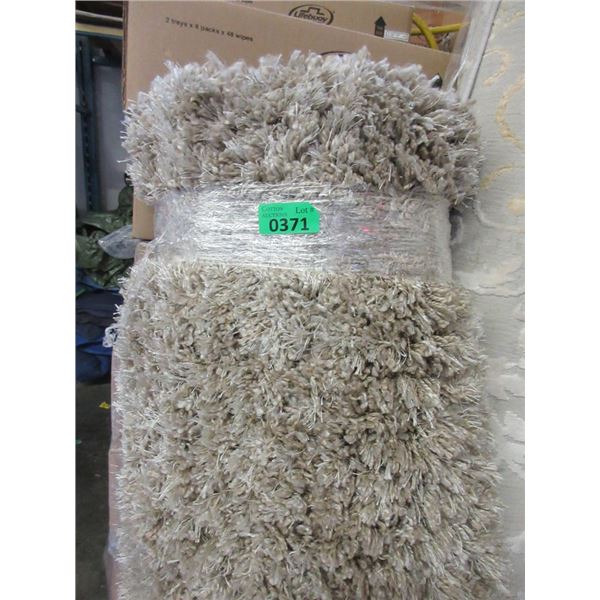 5' x 7' Beige Shag Area Carpet