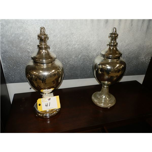 2 Decorative Ornaments