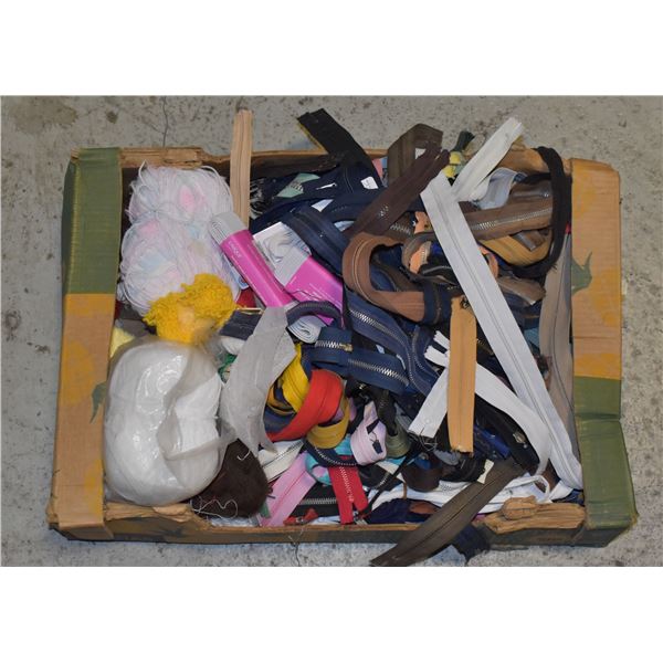 LOT OF ASSORTED ZIPPERS