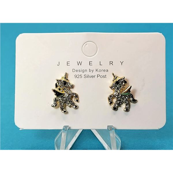 7)  GOLD TONE WITH CLEAR CRYSTAL UNICORN