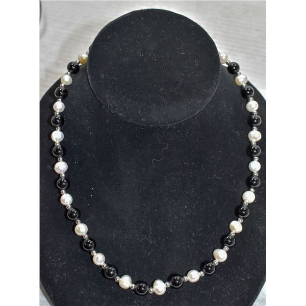 #288-BLACK AGATE & FRESH WATER PEARL NECKLACE 18"