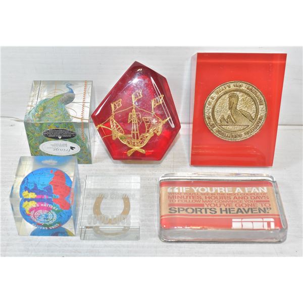 A LOT OF COLLECTORS PAPERWEIGHTS