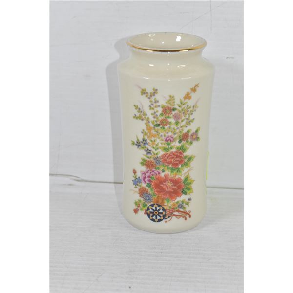 VINTAGE SMALL FLOWER CART VASE