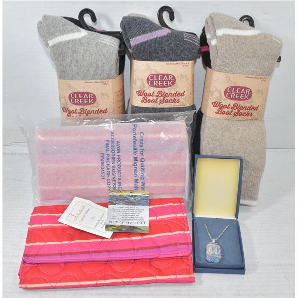 NEW ITEMS 2 AVON CLOTH WALLETS