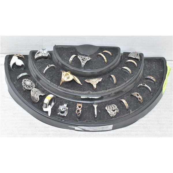 TRAY OF 26 FASHION RINGS - NEW