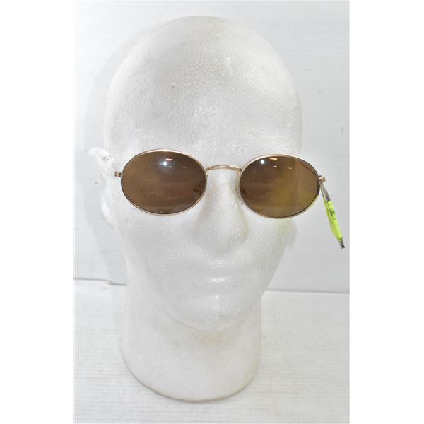 PAIR OF FOSTER GRANT SUNGLASSES
