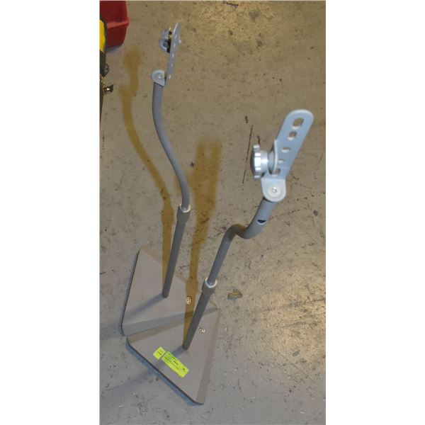 PAIR OF SPEAKER STANDS
