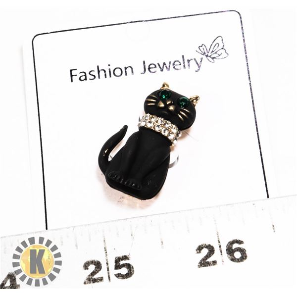 NEW VINTAGE LOOK BLACK CAT BROOCH. CAT HAS GREEN