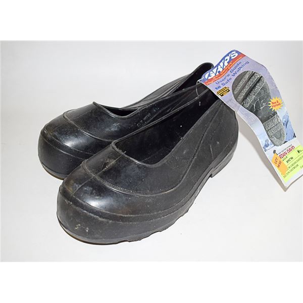 PAIR OF MEDIUM JORDAN DAVID HIGH TRACTION FOOTWEAR