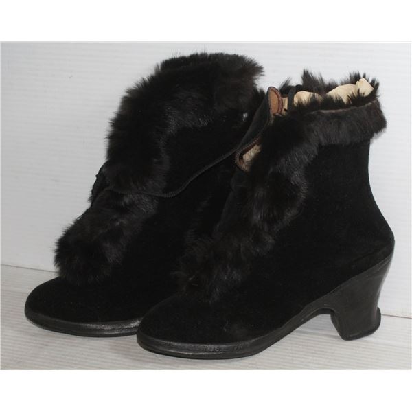 VINTAGE 1938 GOODRICH MADE IN CANADA SUEDE &