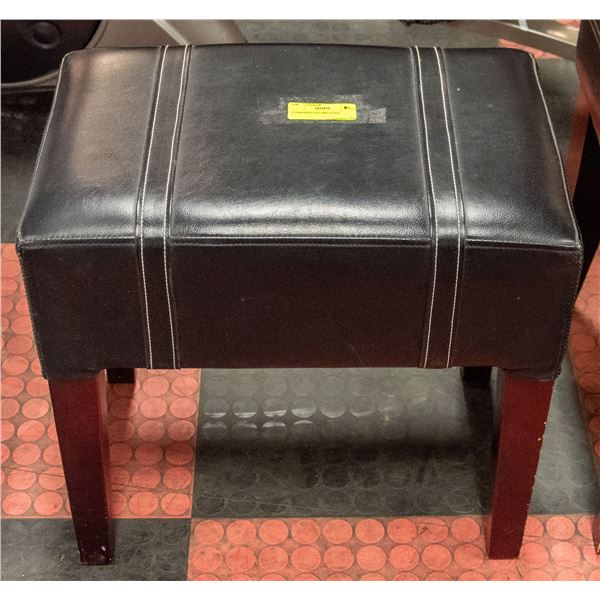 CUSHIONED SQUARE STOOL