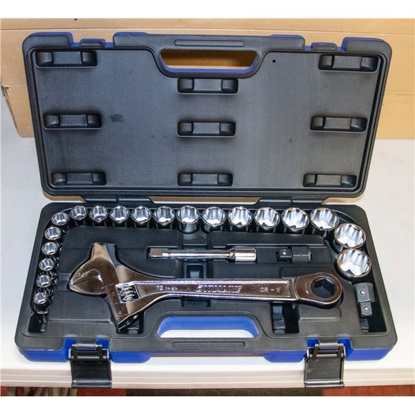 NEW DYNALINE SOCKET SET AND WRENCH IN CASE