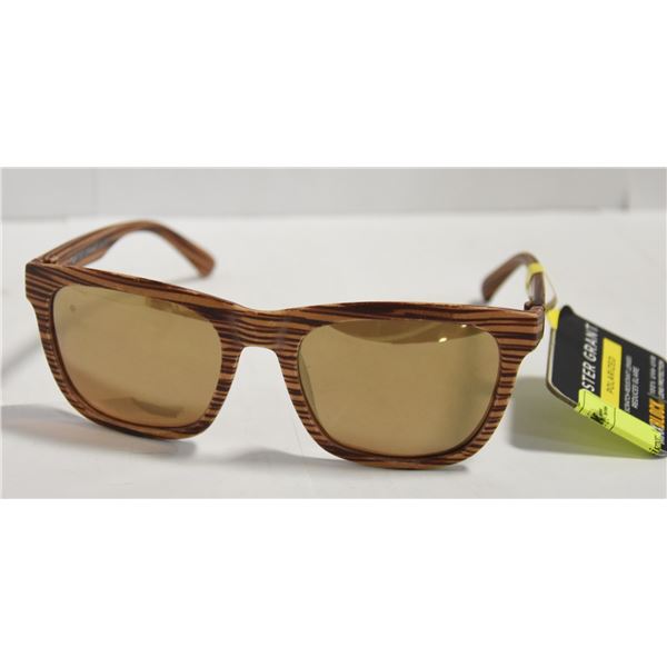 PAIR OF FOSTER GRANT SUNGLASSES