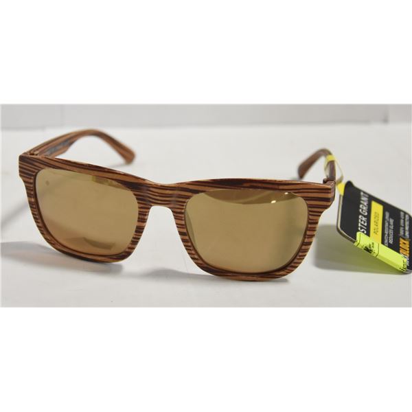 PAIR OF FOSTER GRANT SUNGLASSES