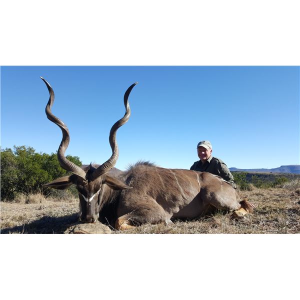 FIVE-DAY SOUTH AFRICAN SAFARI FOR ONE HUNTER AND ONE OBSERVER