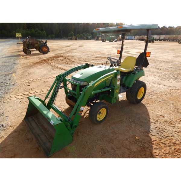 JOHN DEERE 2305 Farm Tractor