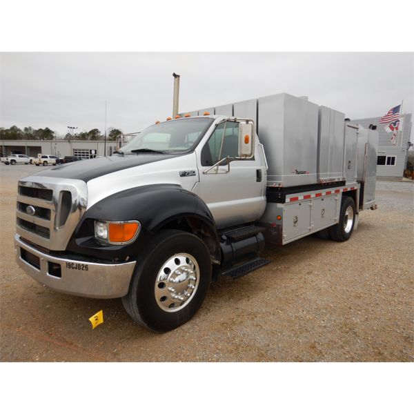2006 FORD F750 XL Fuel / Lube Truck