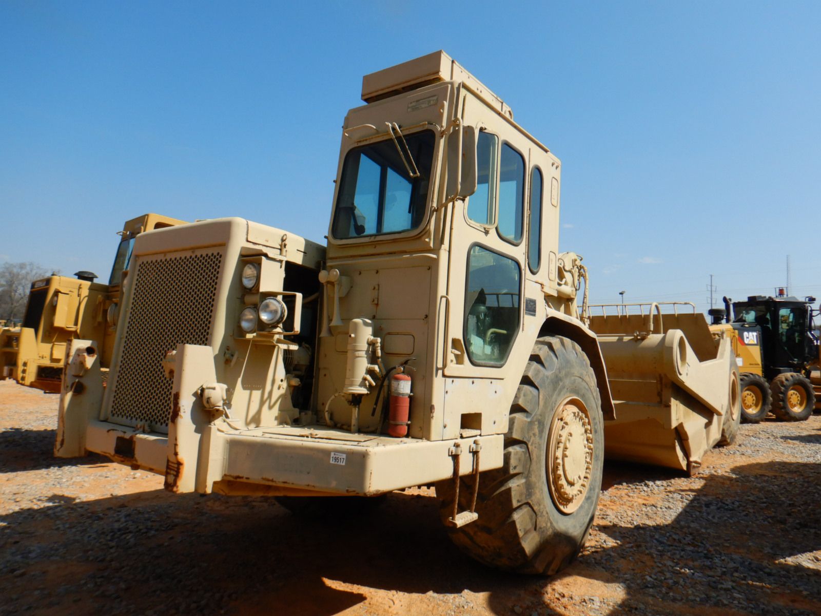 1985 CAT 621B Motor Scraper