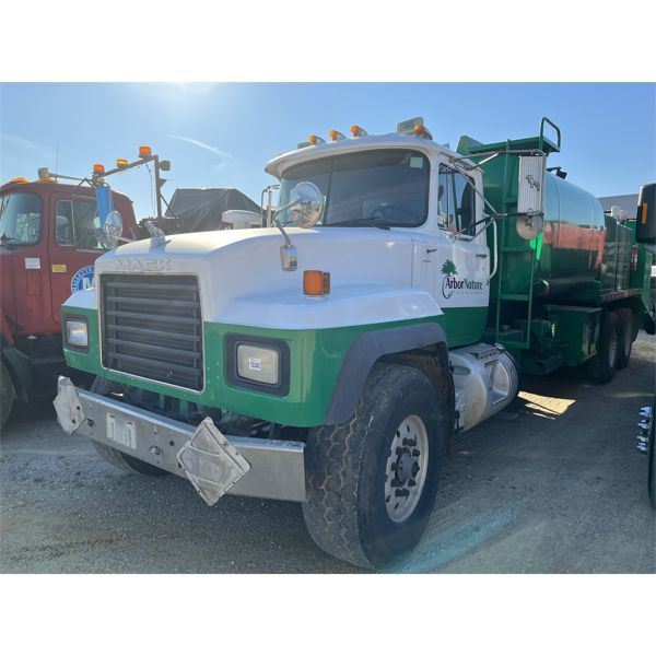 2001 MACK RD688S Fuel / Lube Truck