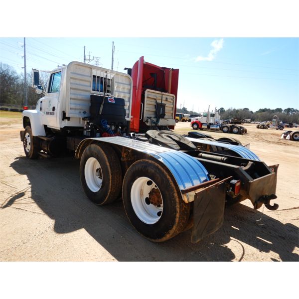 1995 FORD L9000 Day Cab Truck - J.M. Wood Auction Company, Inc.