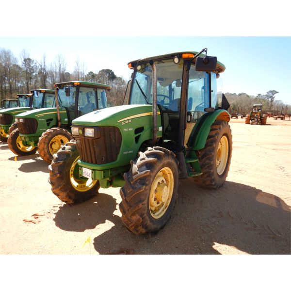 2010 JOHN DEERE 5095M Farm Tractor