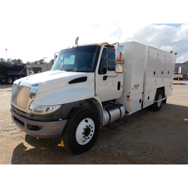 2015 INTERNATIONAL 4300 Fuel / Lube Truck