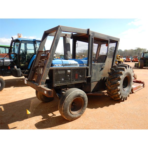 2001 NEW HOLLAND 7610 Farm Tractor
