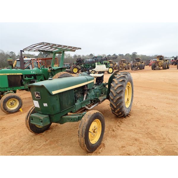 JOHN DEERE 830 Farm Tractor